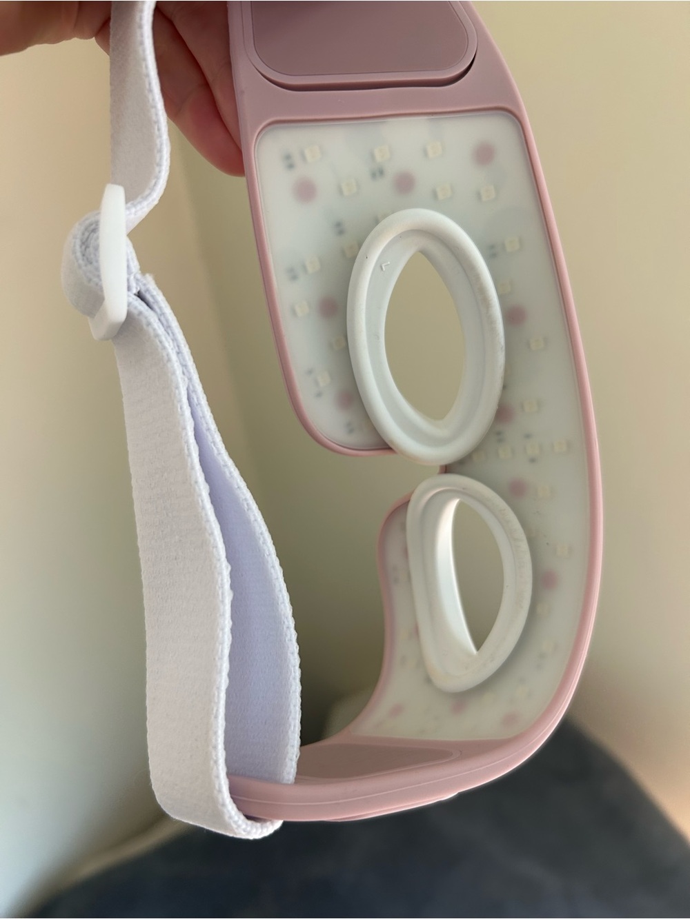 Solawave Eye Recovery Red Light Therapy Mask - Picture 4 of 6